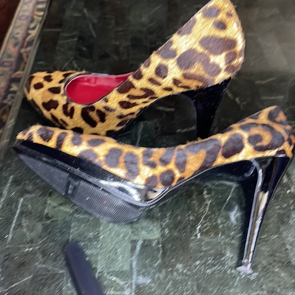 Cafe hair animal print heels. Not in new condition but gently used. - Picture 4 of 5